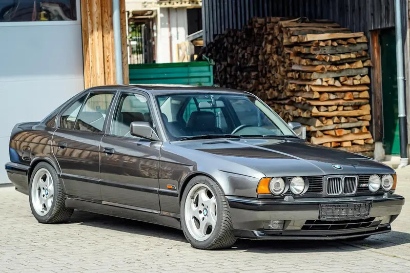 BMW E34 M5 Expert opinion Note 3+ Extensive equipment (1990)