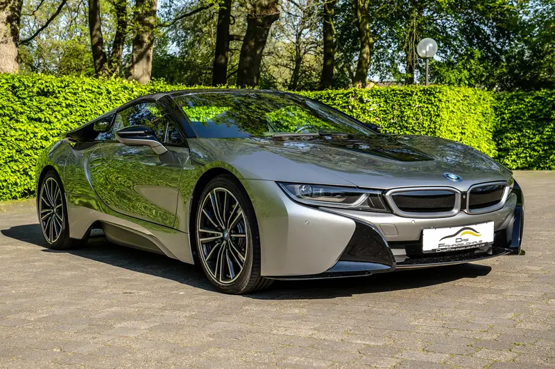 BMW i8 Roadster (I15) 1st hand Complete service history only 22,580 km Accident-free CFRP lightweight construction Frameless butterfly doors Plug-in hybrid Type 2 charging cable (2019)