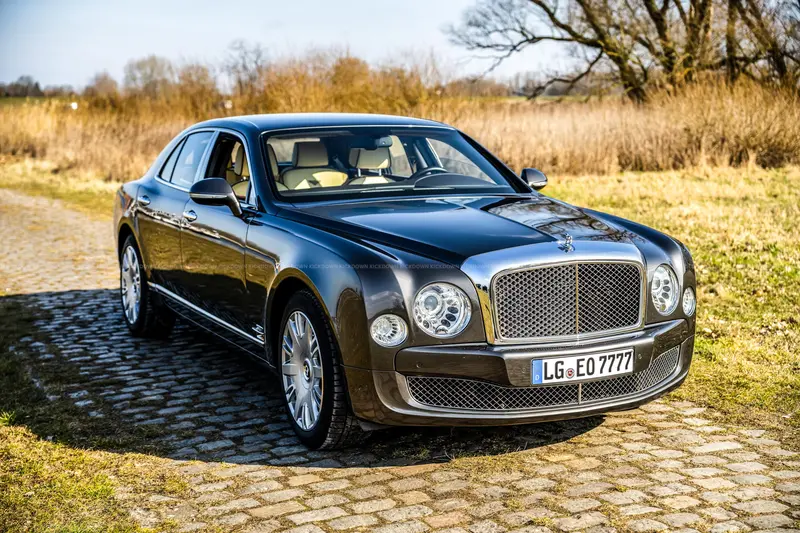 Bentley Mulsanne mit lückenlosem Scheckheft in Sonderfarbe Dunkelbraun-Metallic, Umsatzsteuer ausweisbar (2014)