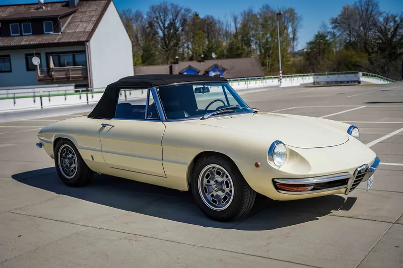 Alfa Romeo Spider 1750 Osso di Seppia (1969)