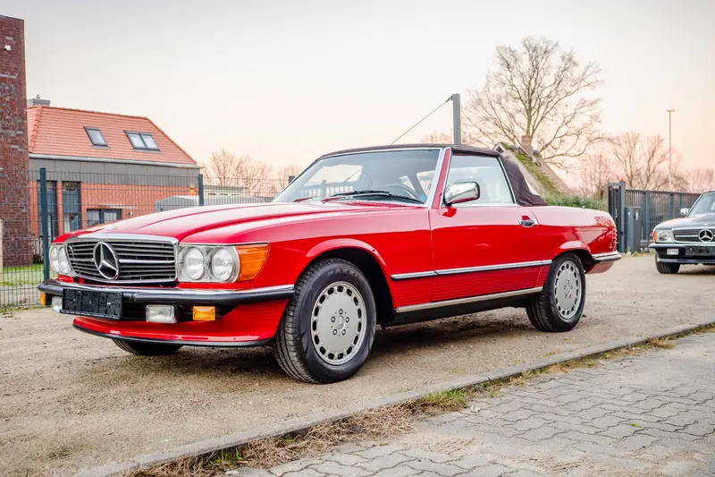Mercedes-Benz R107 560 SL Scheckheft Klima sehr schöner Zustand mit Historie (1986)