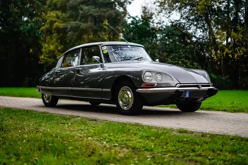 Citroen DS 21 Pallas HA Palladium Gris Teilrestauriert mit H-Zulassung TÜV und Wertgutachten Note 2 (1967)