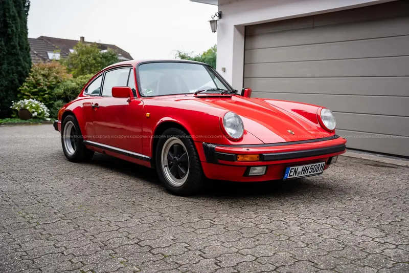 Porsche 911 Carrera 3.2 (1988), G50 transmission, grade 2 appraisal, Porsche Classic radio with navigation, full service history
