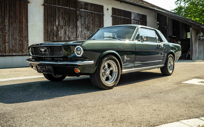Ford Mustang GT Coupé "Ivy Green" Restoration from scratch LED headlights Power steering Leather (1966)