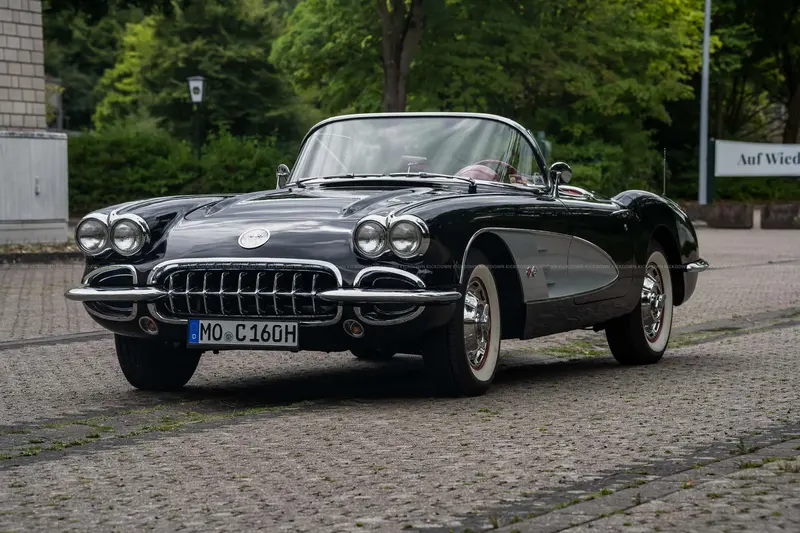 Chevrolet Corvette C1 Convertible (1960) Expert rating: 1, completely restored, attractive color combination