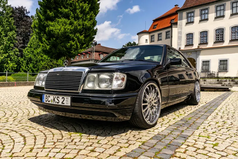 Mercedes Benz W124 300 E Teilrestauriert 6-Zylinder Motor mit 176 PS (1992)