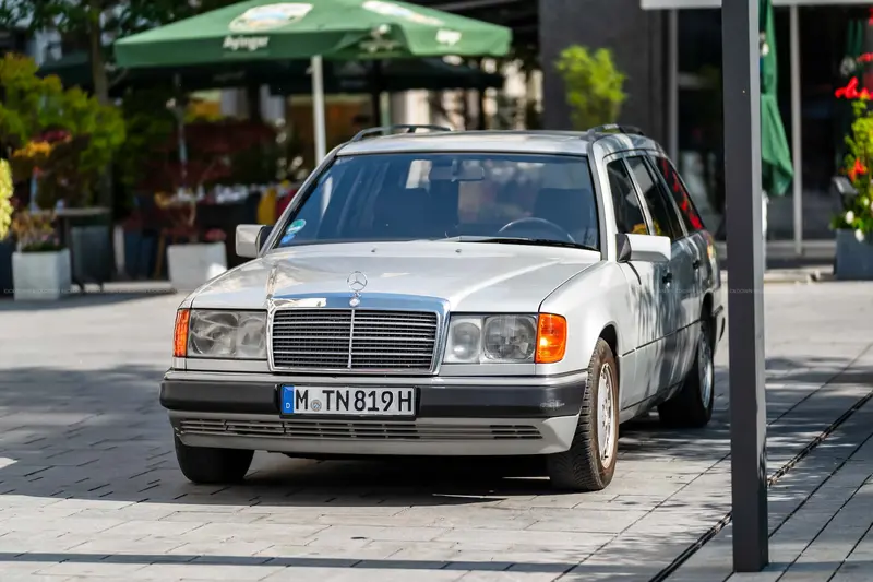Mercedes Benz W124 300TD (1990) H-Kennzeichen, neuwertige Klimaanlage, Garagenfahrzeug, immer in einer Familie