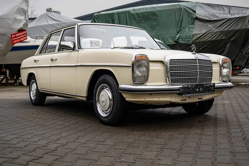 Mercedes-Benz W115 200 /8 toller Zustand 3. Hand Schiebedach (1973)