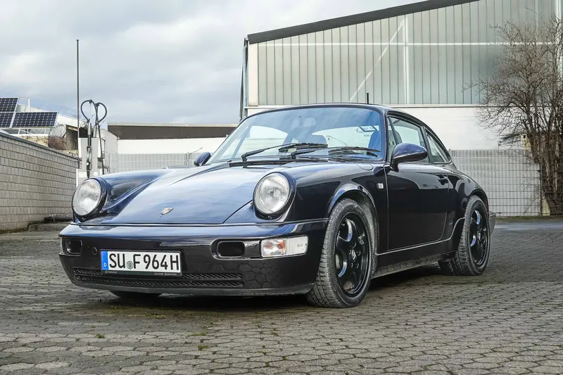 Porsche 911 964 Carrera 4 Coupé Rubinschwarz Klima CDR-22 Radio 5-Gang Schalter (1990)