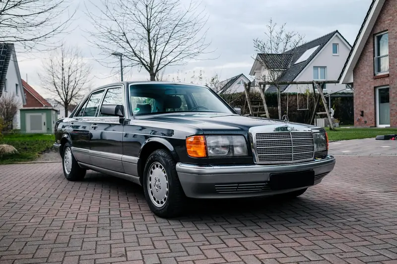Mercedes-Benz W126 500 SE with H license plate and family-owned since 1991 (1987)