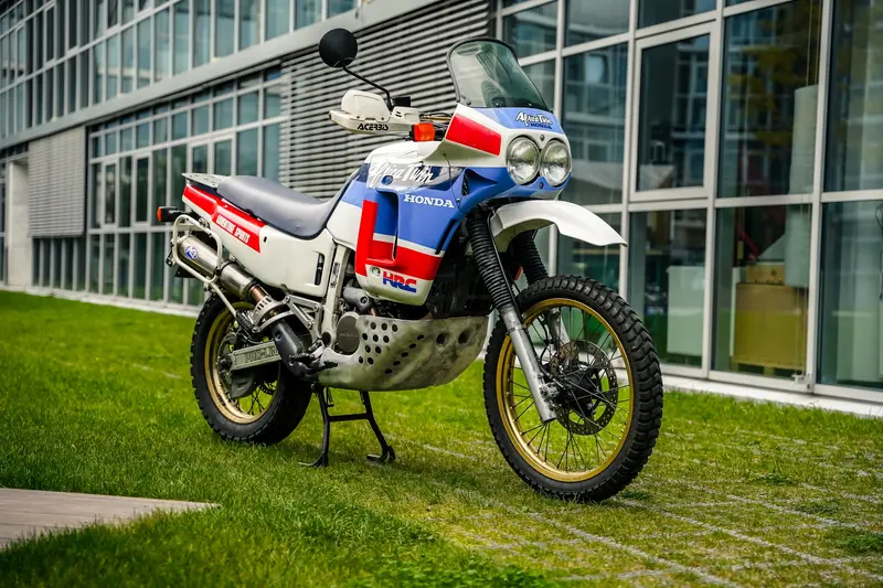 Honda XRV 650 Africa Twin RD03 aus 2. Hand 3.800 € investiert Vergaser Revidiert (1988)