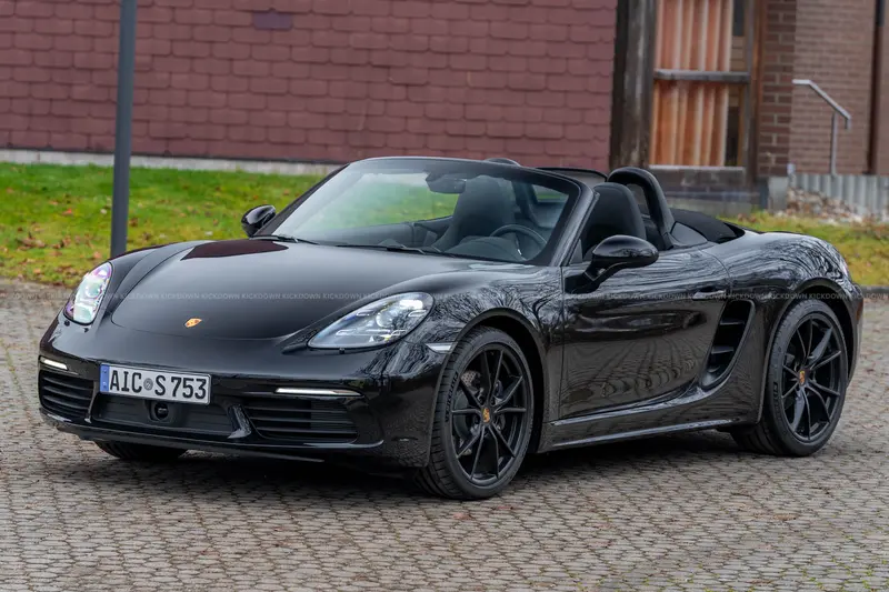 Porsche 718 Boxster (2024) in mint condition, only 375 km, first owner, Carrera S rims