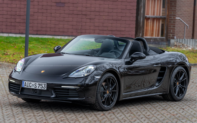 Porsche 718 Boxster (2024) in mint condition, only 375 km, first owner, Carrera S rims