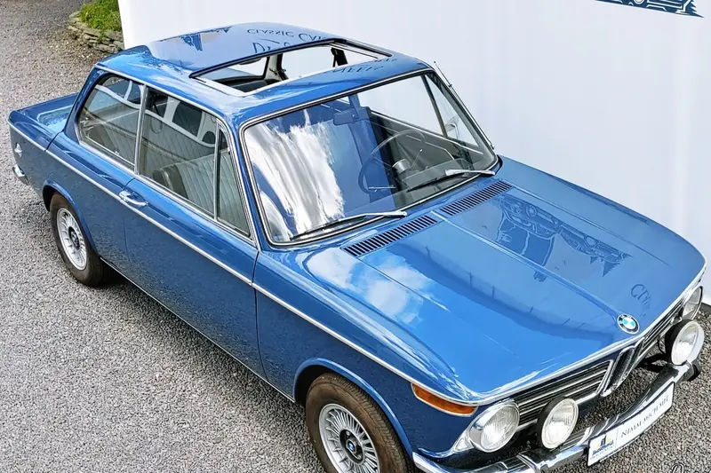 BMW 2002 Ausstellfenster 13" Alufelge Schiebedach (1968)