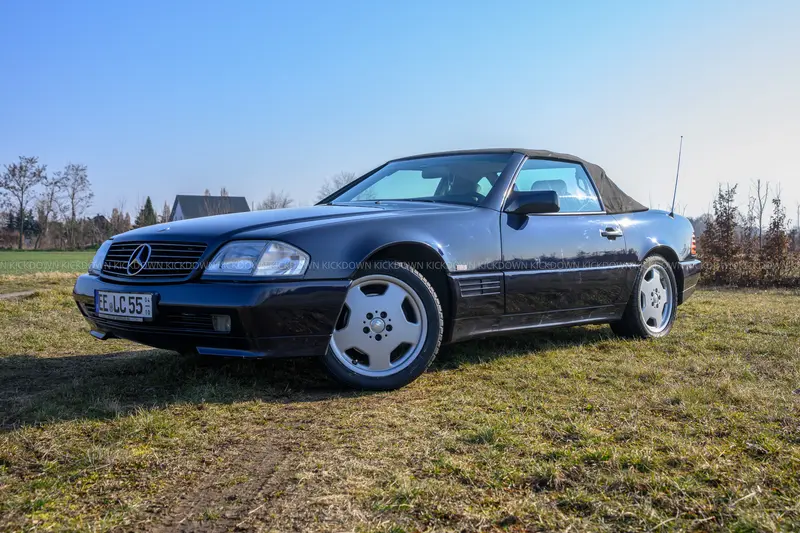 Mercedes-Benz 300SL 24V (1992), 5-speed manual transmission, elegant color scheme, removable tow hitch, well-maintained classic