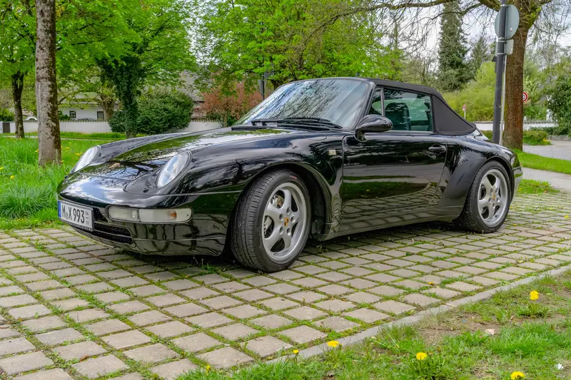 Porsche 911 993 Carrera 4 Cabrio German first delivery complete checkbook black / black electric windows (1994)
