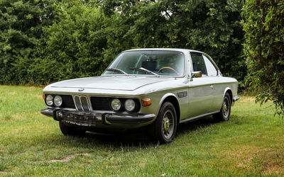 BMW 3.0 CS E9 (1972), viel investiert, stets gepflegt, klassische Farbkombination