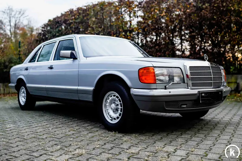 Mercedes-Benz W126 380 SEL from 2nd hand sunroof power steering almost mint condition (1982)