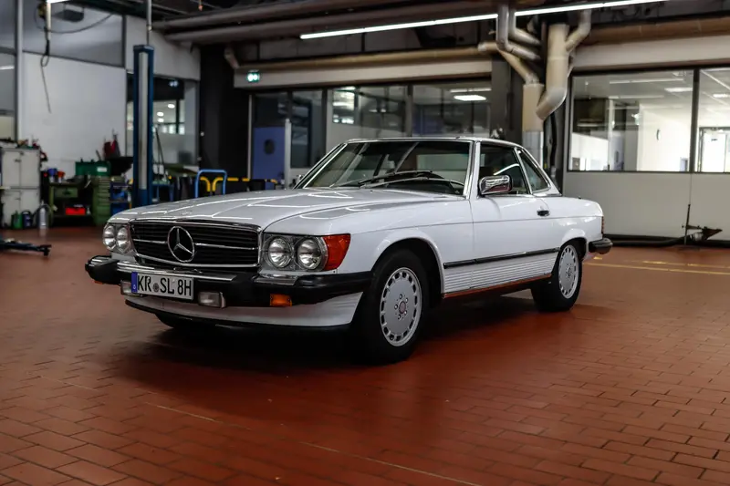 Mercedes Benz R107 SL 560 teilrestauriert mit Wertgutachten der Note 2+ (1986)
