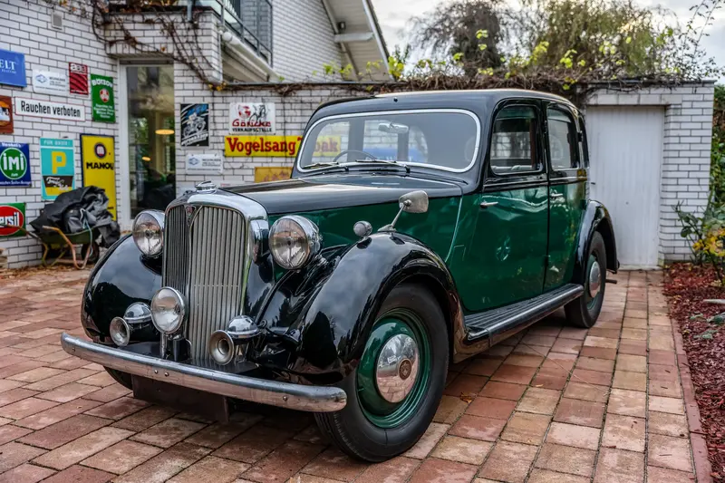 Rover P3 75 with green leather interior folding roof radio and partially restored (1948 )