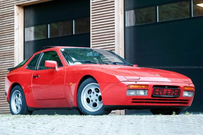 Porsche 944 Turbo (1985), Scheckheft, umfangreiche Arbeiten durchgeführt inkl. Video-Dokumentation