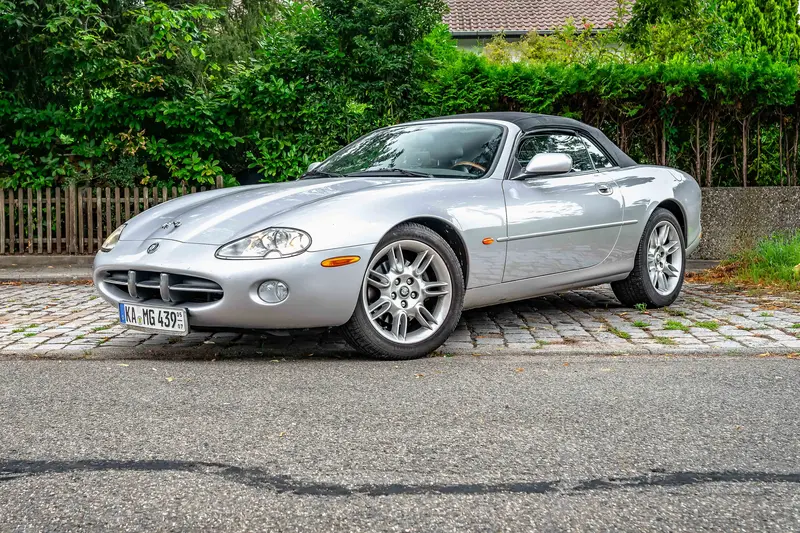 Jaguar XK8 from 1st hand V8 engine accident-free German first delivery Only 40,000 km (2001)