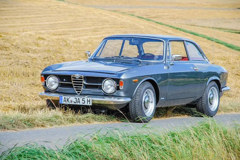 Alfa Romeo 1300 GT Junior 2. Hand, perfekter Zustand, vollst. restauriert, Motorneuaufbau auf 2000 (1967)
