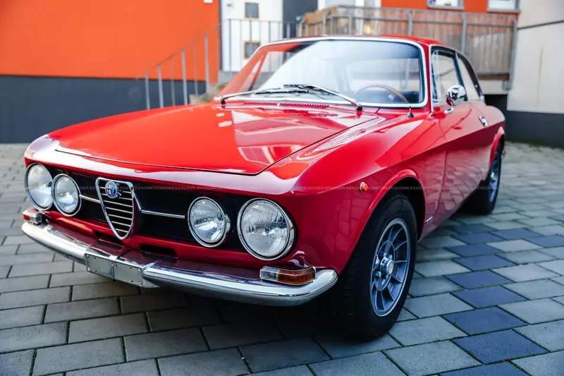 Alfa Romeo GT Veloce 1750 Partially restored with H license plate (1969)