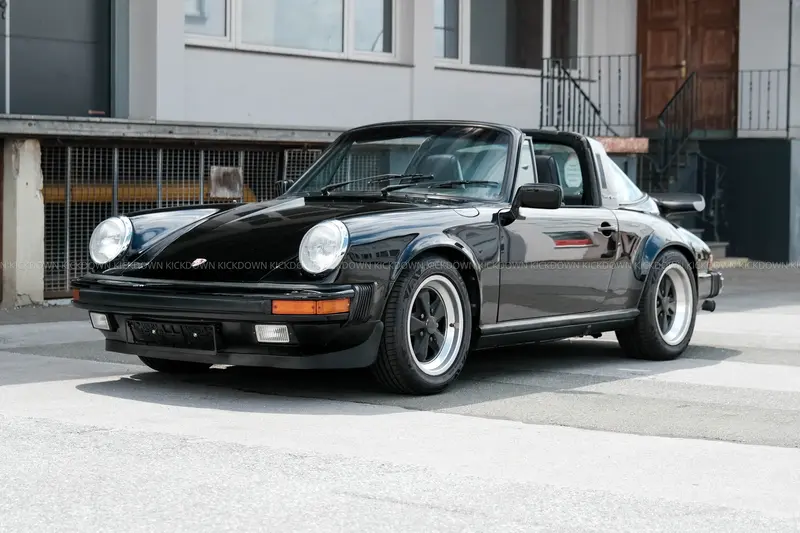 Porsche 911 Carrera 3.2 Targa (1984), long-term ownership, classic color combination, recently passed TÜV inspection