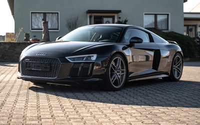 Audi 4S R8 V10 Plus Coupé 2nd hand Full service history V10 engine With 610 hp Only 20,024 km Bang & Olufsen sound system Carbon package (2016)