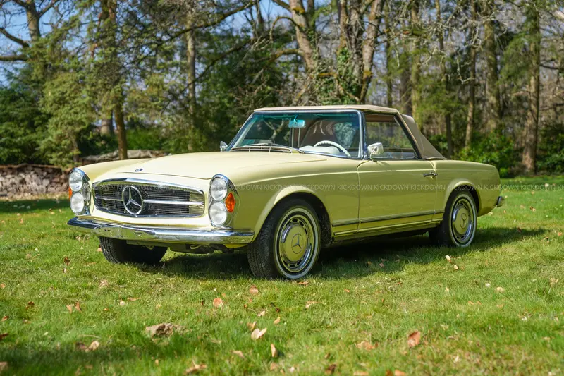 Mercedes Benz SL 230 W113 Pagode (1964) mit Classic Data Note 1-, überholter Motor, Scheinwerfer des W111
