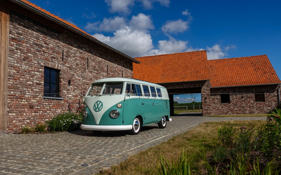Volkswagen T1 (1964), EU version, restored, €30,000 invested, rare version with folding roof and 11 windows