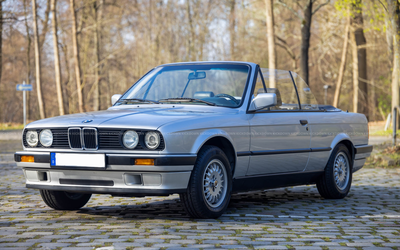 BMW E30 318iA Convertible with a complete service history, H-license plate, and extensive documentation (1991)