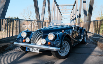 Morgan Plus 8 (1988), umfangreiche Investitionen getätigt, nachvollziehbare Servicehistorie, mit Edelstahl-Auspuffanlage