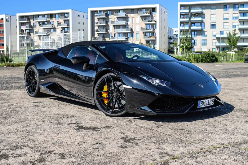 Lamborghini Huracan Spyder from 2nd hand Mileage only 14,500 km Complete checkbook Outstanding condition (2017)