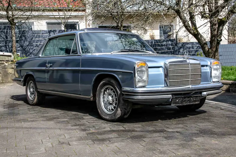 Mercedes-Benz W114 250 CE /8 5-Gang Schalter Sommerfahrzeug guter Zustand (1971)