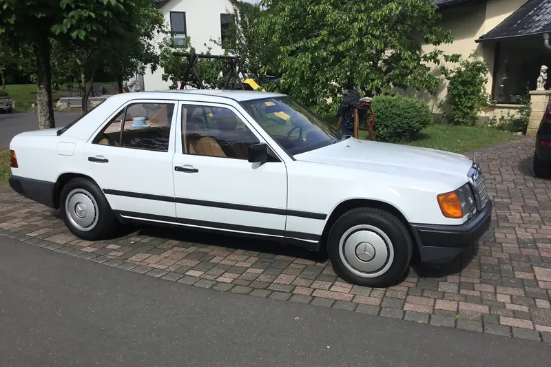 Mercedes Benz 124 (1987)