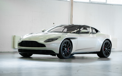 Aston Martin DB11 V12 Coupe Launch Edition, rare color combination, excellent condition (2017)