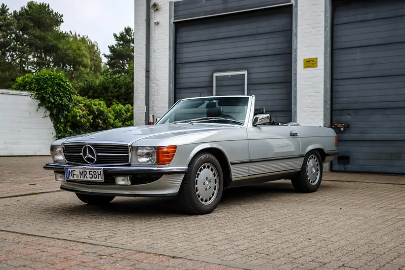 Mercedes-Benz 500 SL R107 (1986), Classic Data rating 2+, only 70,243 km, collector's vehicle in top condition