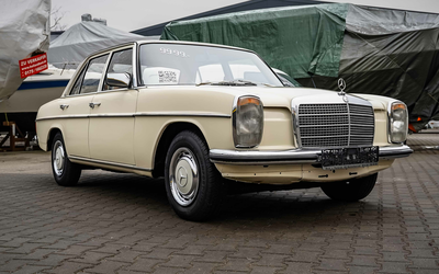 Mercedes-Benz W115 200 /8 toller Zustand 3. Hand Schiebedach (1973)