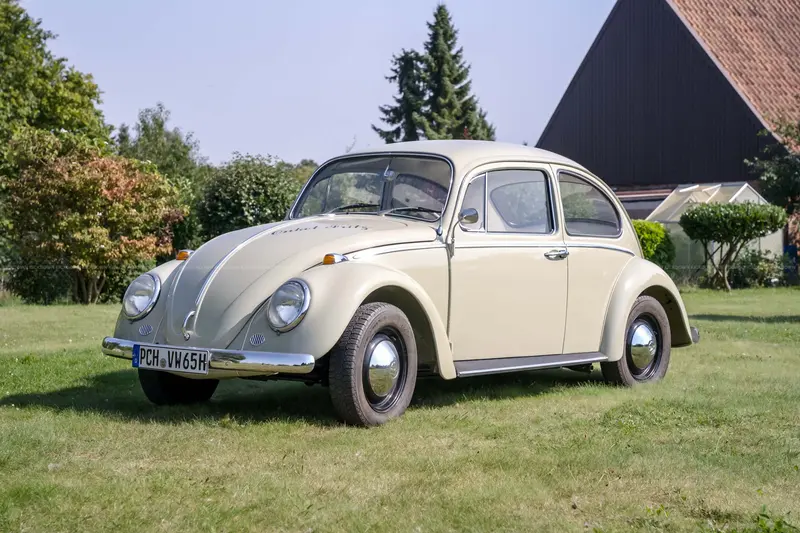 Volkswagen Beetle 1200 (1965), fully restored body, Classic Analytics grade 1-, nearly €32,000 invested, family-owned for 53 years