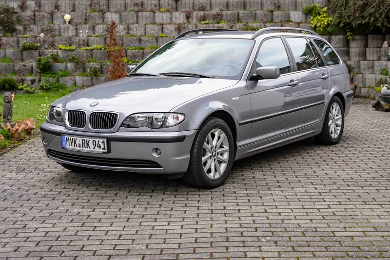 BMW E46 318i Touring from 1st hand only 3,000 km mileage New car condition (2004)