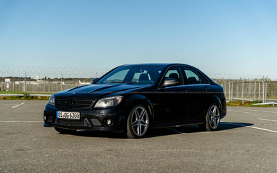 Mercedes Benz W204 C63 AMG (2009), Harman Kardon sound system, glass sliding sunroof