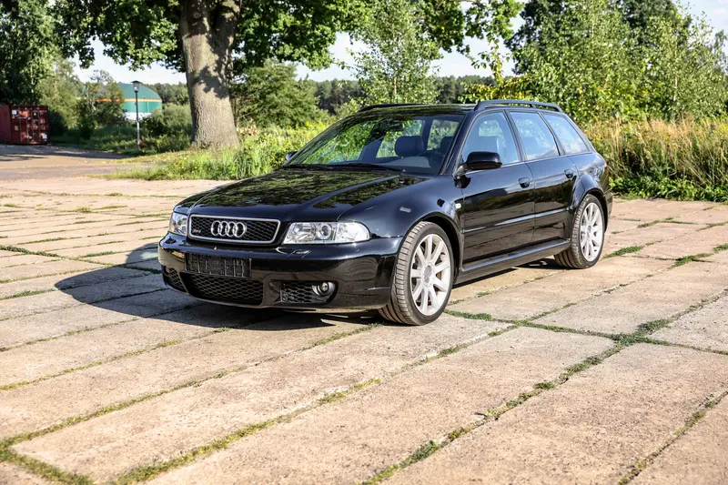 Audi RS4 B5 Aus 1. Hand Lückenloses Scheckheft Nur 26.033 km V6-Biturbo-Motor Mit 381 PS (2001)