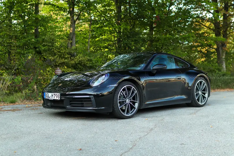 Porsche 911 992.1 Carrera (2023), sehr geringe Laufleistung, frischer TÜV, Vollleder-Paket
