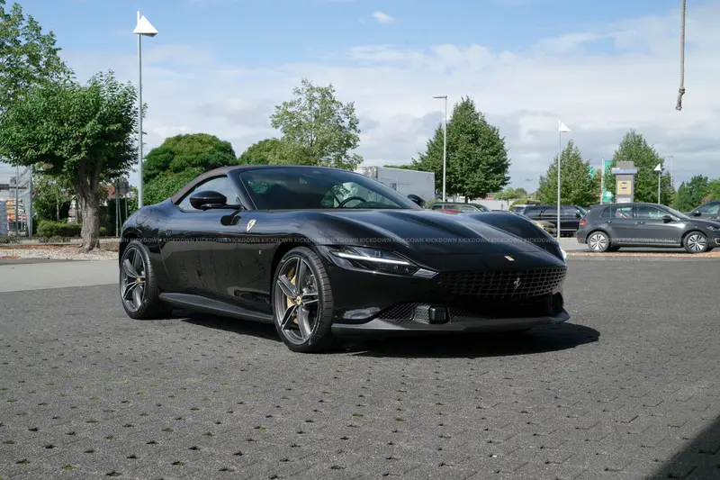 Ferrari Roma Spider (2025), Neufahrzeug, nur 85km gefahren, umfangreiche Ausstattung