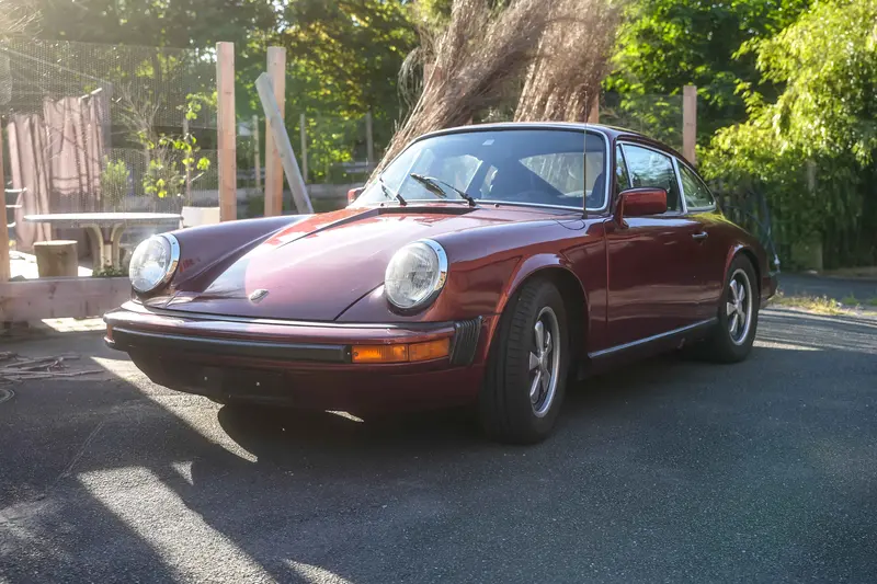 Porsche 911 S 2.7 from 3rd hand matching numbers with sunroof Bordeaux Metallic (1977)