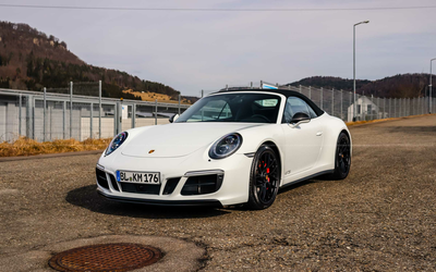 Porsche 911 991 Carrera 4 GTS Cabrio, complete checkbook, low mileage, very well maintained (2018)