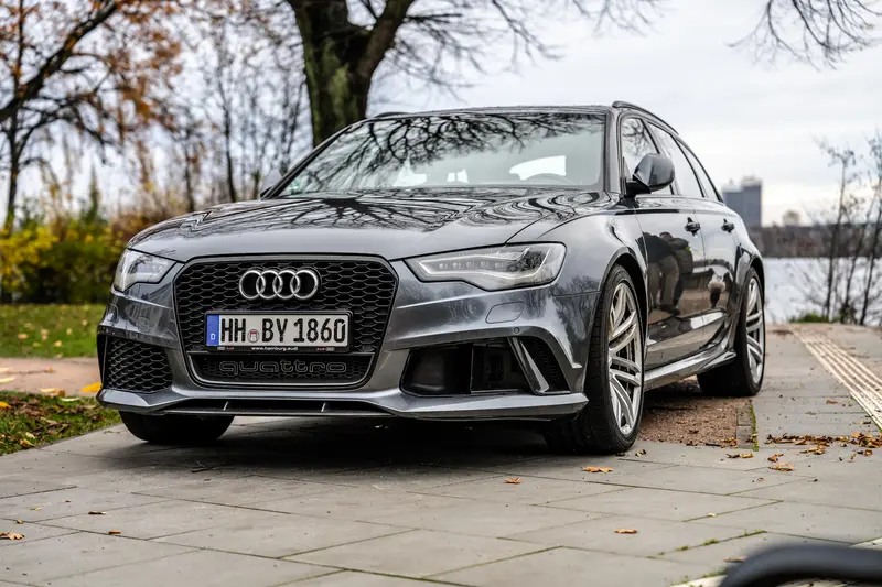 Audi RS6 Avant Daytonagrau 1. Hand Scheckheftgepflegt V8 Motor mit 560 PS Bose Soundsystem (2013)