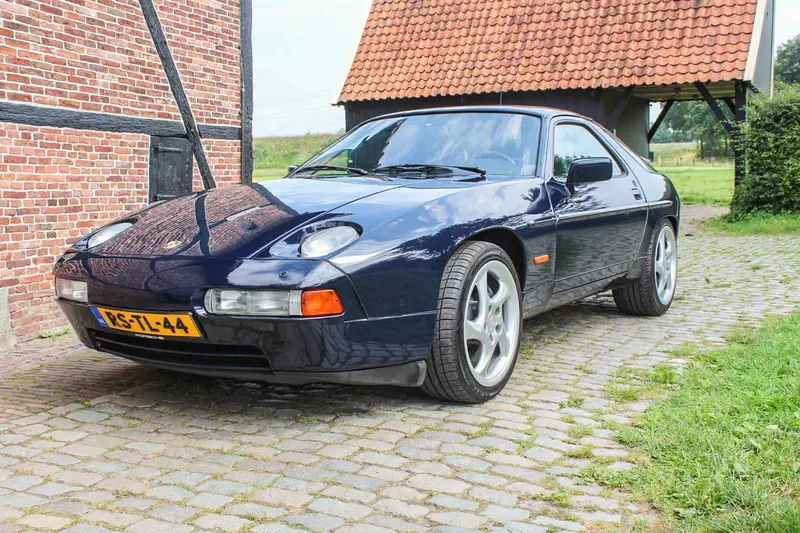 Porsche 928 S4 (1988)